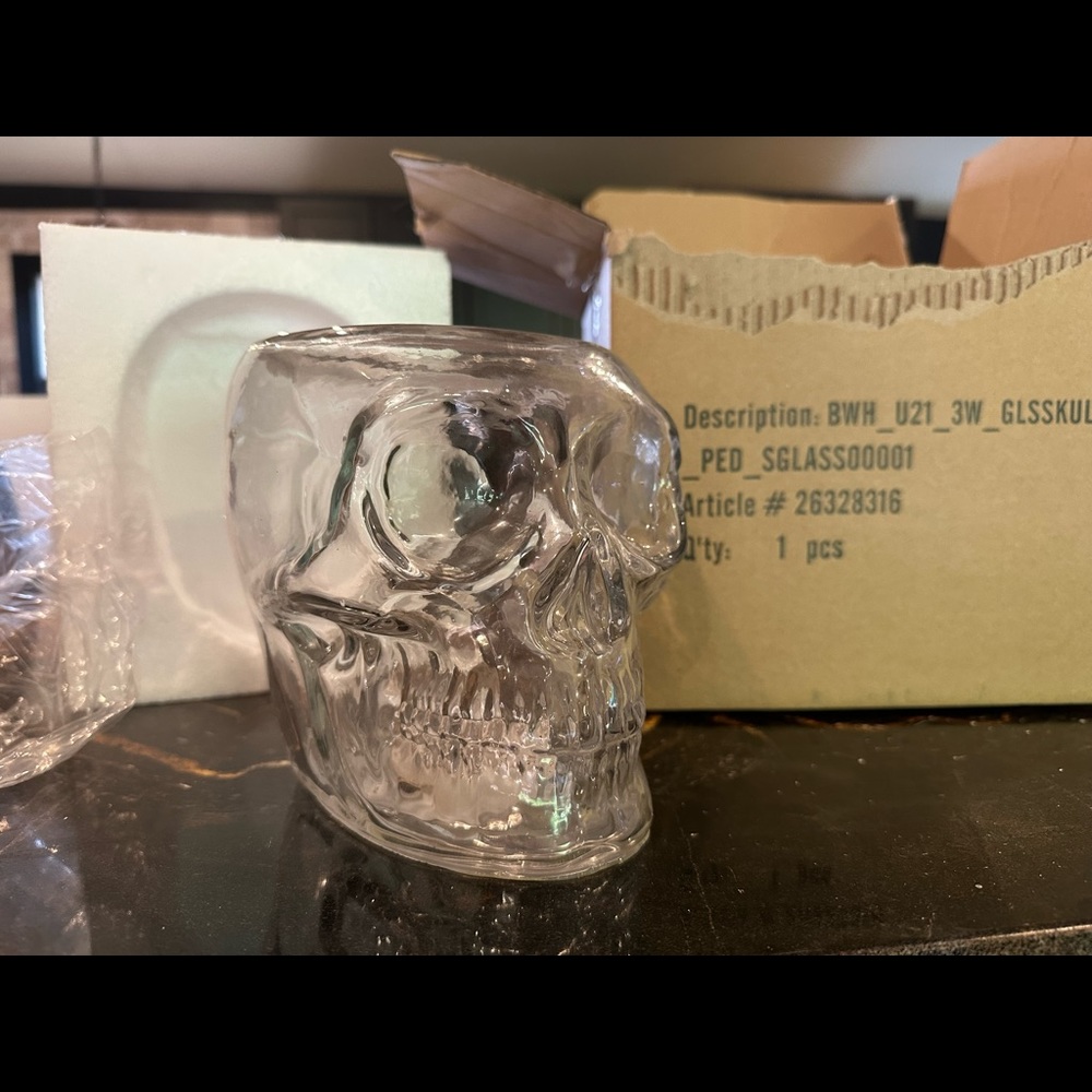 Bath & Body Works BBW Skull Pedestal Candle Holder NIB